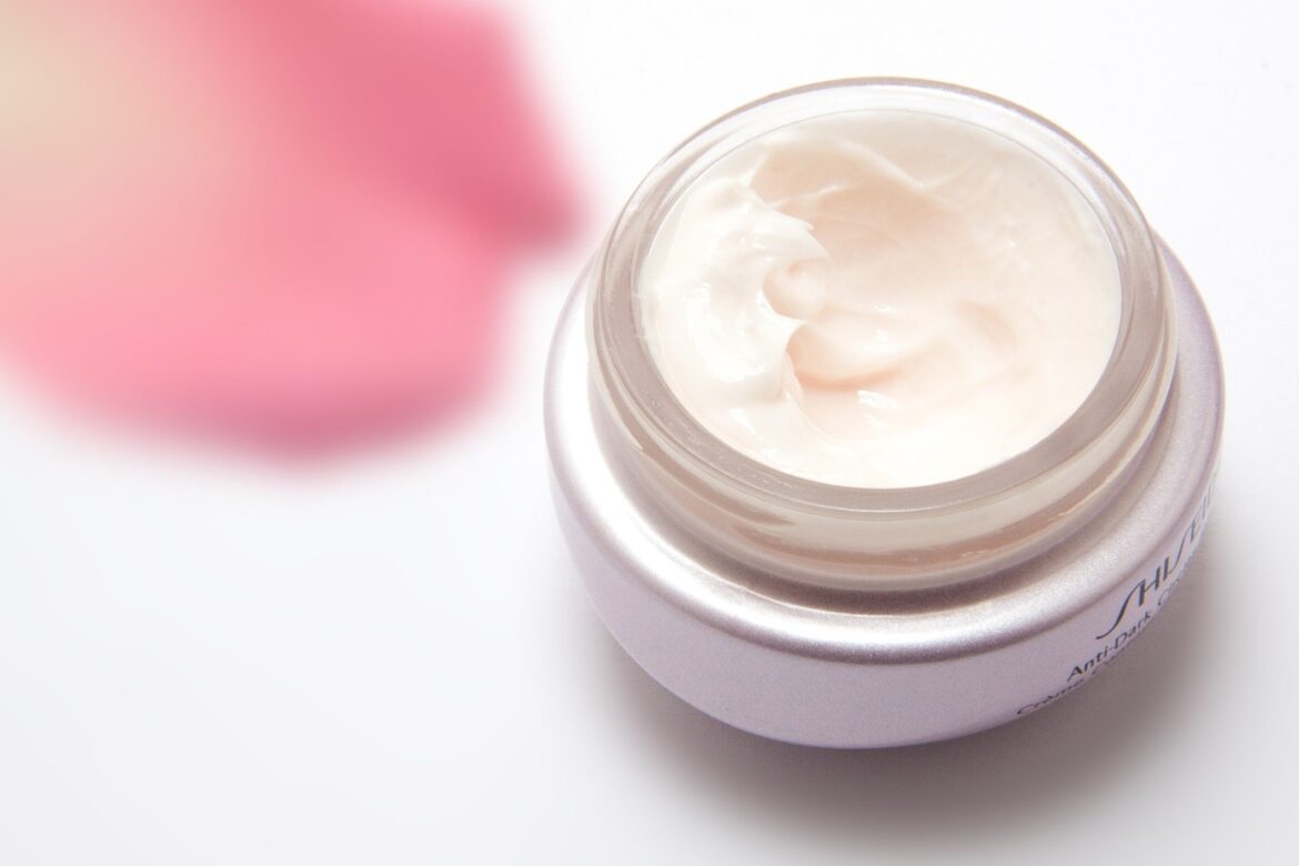 under eye moisturizer